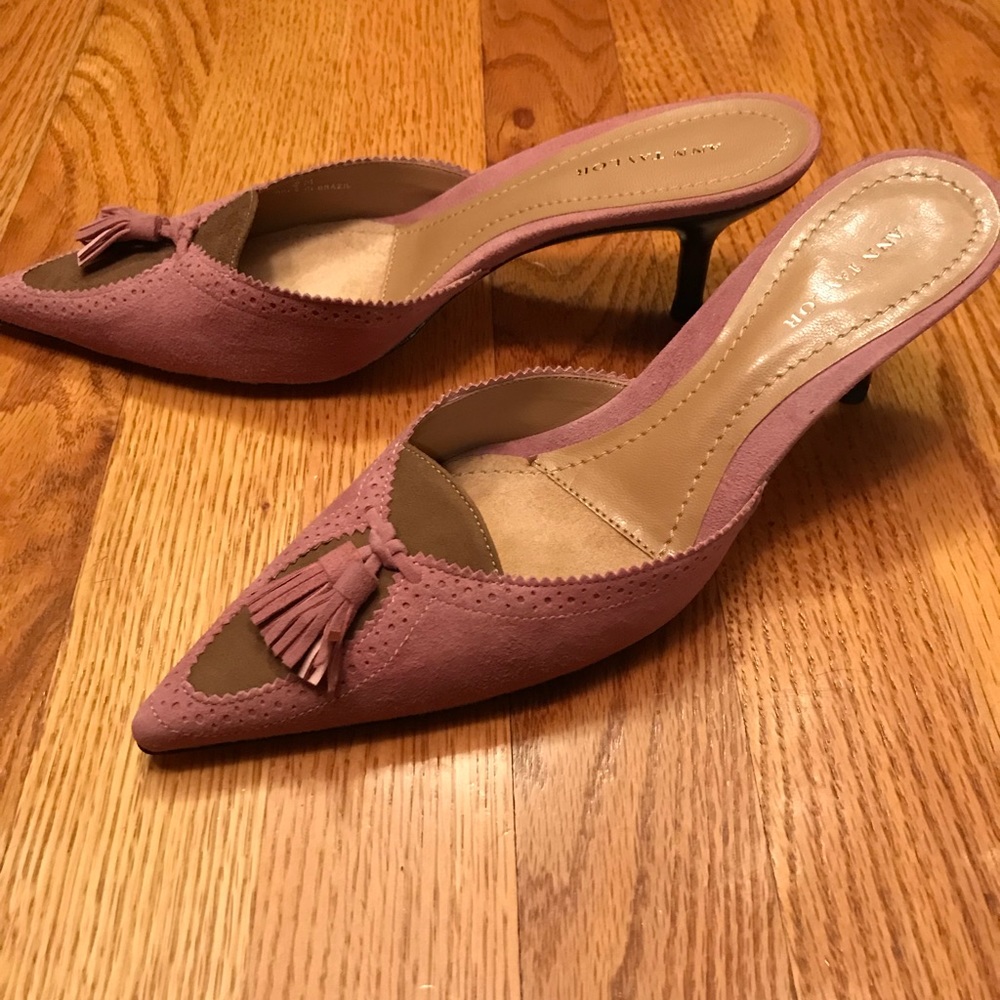 NWOT!! Ann Taylor pink tassel mules